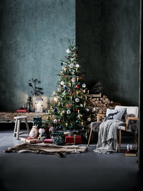 Beschmückter Weihnachtsbaum von Pfister.