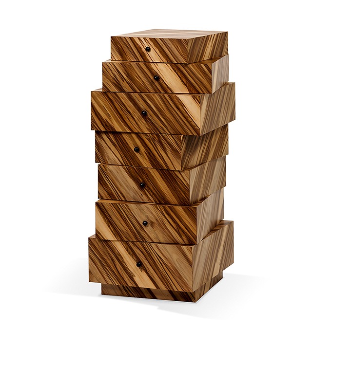 Freistellerbild von Möbel «Schubladenstapel» von Röthlisberger in Holz, das aussieht wie aufeinander gestapelte Koffer aussieht.