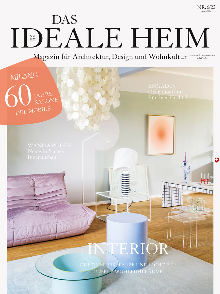 Titelbild der Juni-Ausgabe von Das Ideale Heim mit dem Thema Interior. Zu sehen ist ein stivolles Wohnzimmer in Pasteltönen.
