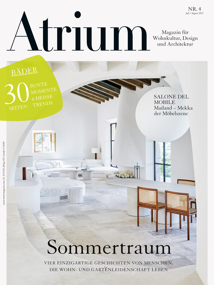 Titelbild Atrium Ausgabe vier von 2023 mit einem offenen und hellen Wohnraum.
