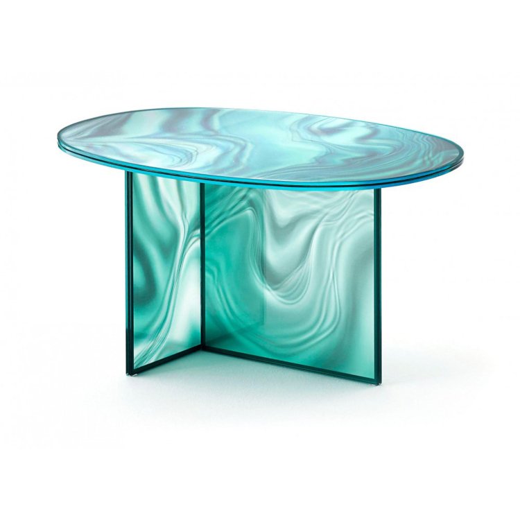 Freisteller des türkisfarbenen Glastischs Liquefy mit Marmor-Effekt von Patricia Urquiola für Glas Italia.