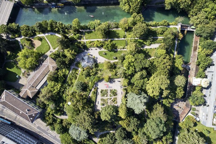 Luftaufnahme auf den Botanischen Garten Zürich, in welchem dieses Jahr erneut die Design Biennale Zürich stattfindet.